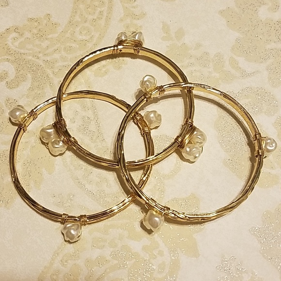 3 piece goldtone bangle set. - Picture 2 of 4